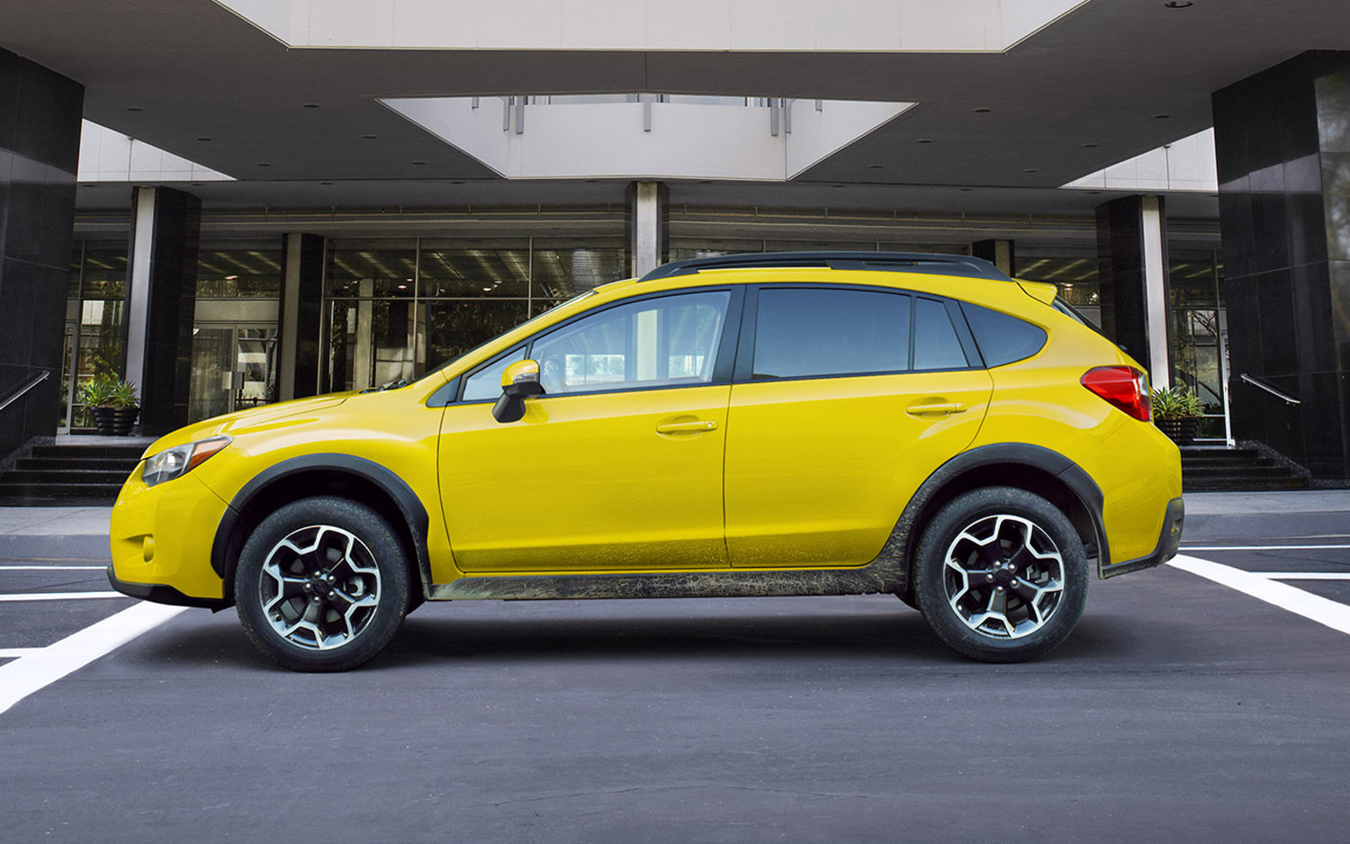 Comparison Toyota RAV4 SUV 2015 vs Subaru XV Crosstrek Hybrid